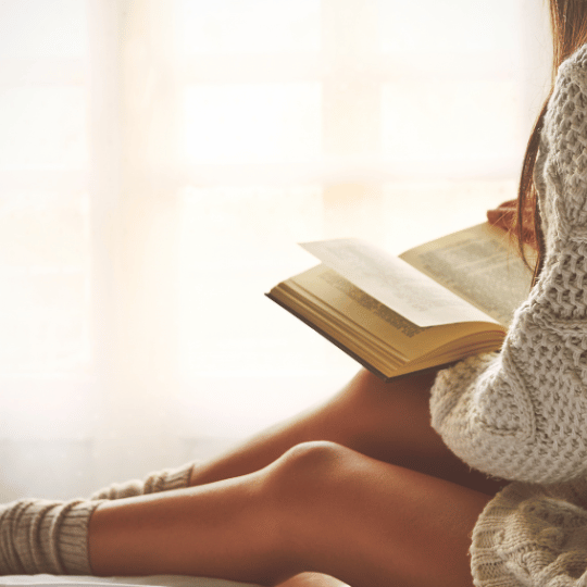 15 Motivating Books That Will Change Your Life | Woman reading