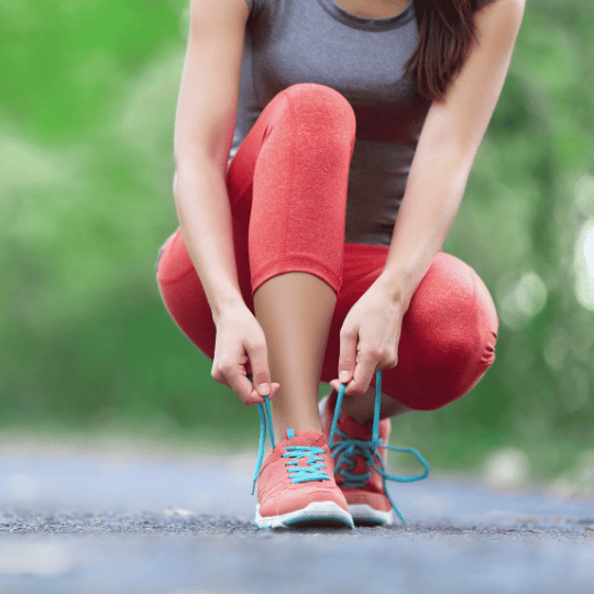 11 Beginner Running Tips That Will Unlock Your Running Potential - Woman Kneeling